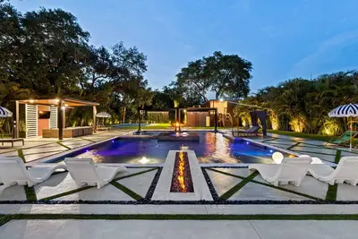 Image de Treehouse Villa w/Pickleball+Jacuzzi+Pool+Cool Cabana