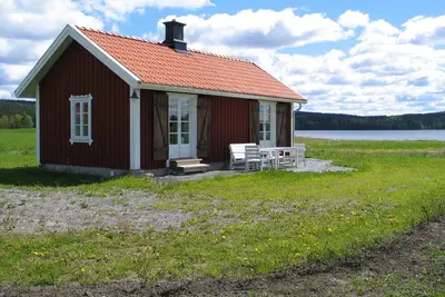 Image de Completely renovated cottage at the lake