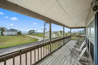 Image de Sundowner | Wraparound Balcony, Near Bay + Pier!