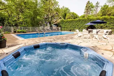 Image de Union Pier Home With Pool and Hot Tub! Close To Private Beach!