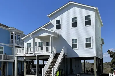 Image de Custom built accessible 3 bed 3. 5 bath home with fantastic ocean & marsh views