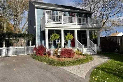 Image de 3 bdrm close to city center, great yard & parking!