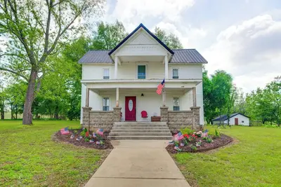 Image de Spacious Missouri Vacation Rental w/ Fire Pit!