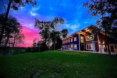 Image de Unique Lake Cabin- Hot Tub, Sauna, Massage Chair, Ice Baths, Water Slide, Spa