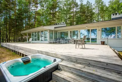 Image de Villa Dynni · Villa Dynni - South Facing - Seafront - Jacuzzi