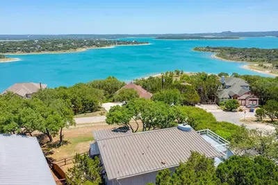 Image de 2 Pools 4/2, Pano lake views, private hot tub