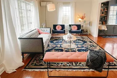 Image de Experience a family getaway at this stunning home on Euclid Avenue, Marion's coveted street