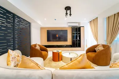 Image de Majestic Three-bedroom Condo