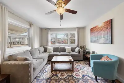Image de Charming 3-Bed Bungalow with Fenced-in Yard