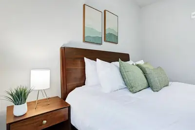 Image de Resort Pool! Game-Room! Free Parking! Fitness Center!