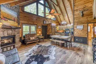 Image de Reserve your Getaway at The Rustic Retreat-3 private acres!