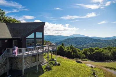 Image de Mountaintop Cabin with Majestic Views - Hot Tub + Game Room + Pet Friendly
