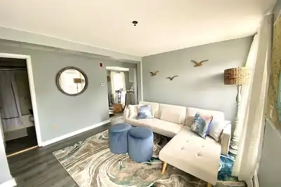 Image de Warm Coastal Retreat: Your Maine Escape Awaits - 1 block from the beach!