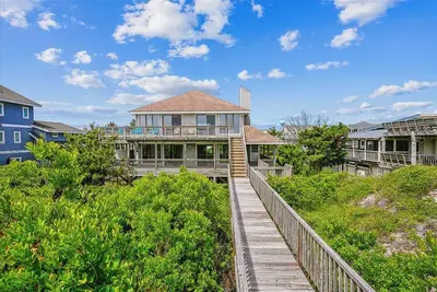 Monkey Bottom - Unwind in this 4 Br oceanfront Corolla home!