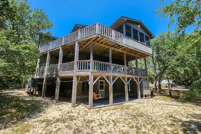 Image de Pittsport - Begin your next great Outer Banks vacation with this 4 Br, oceanside home!