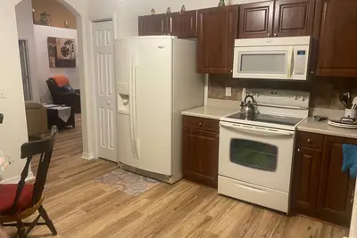 Image de Play where you vacation inside secure gates to the community of Lakeside Landin