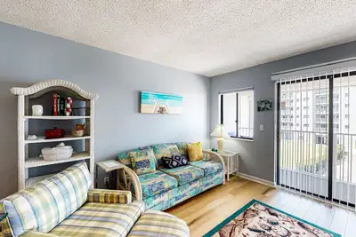 Image de Newly-renovated Gulf view condo with pools, hot tub, & beach access