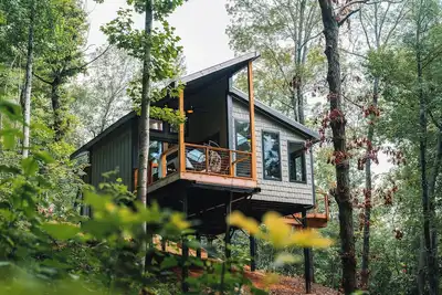 Image de Summer Breeze at Willow Treehouse -Treetop Escapes