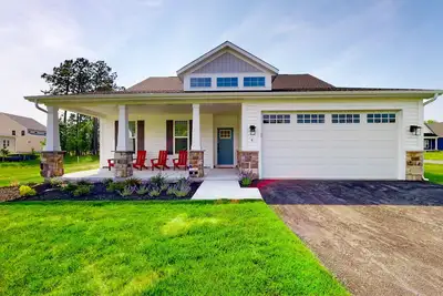 Image de Sea Oaks home with new updates, a patio, gas grill, children's games, W/D, & Ac
