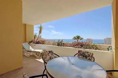 Image de Grand appartement de vacances 'Puerto Alto' avec vue mer, piscine partagée et Wi-Fi