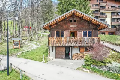 Image de Chalet \"Nid Zut\" avec vue sur les montagnes, terrasse privée et Wi-Fi