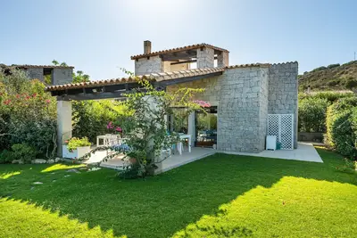 Image de Villa Bouganville - Une retraite relaxante à quelques pas de la plage de Cala Sinzias