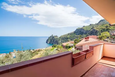 Image de Maison de vacances \"Vista Mare\" avec vue sur la mer, terrasse privée et Wi-Fi