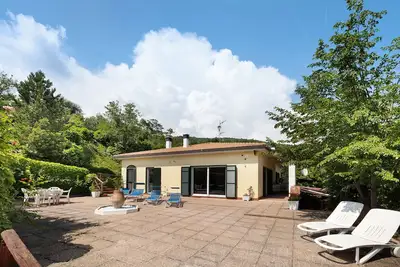 Image de Villa 'Gloria Guest House' avec vue sur la mer, Wi-Fi et climatisation