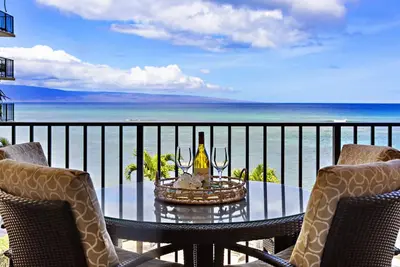 Tranquil 2br Retreat with Panoramic Ocean views