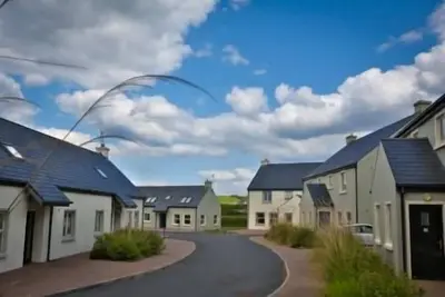 Image de Doolin Village Bungalow 10 - a bungalow that sleeps 6 guests in 3 bedrooms