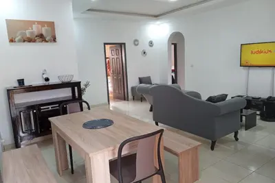 Image de Appartement meublé 2 pièces pour 2 adultes personnel de maison 2 \/ 7j Fourni