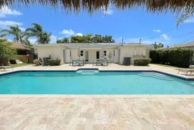 Image de 6/6 for 12+ Big Heated Pool w/ Tiki Bar-Bbq-Beach