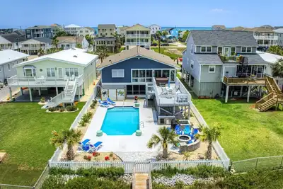 Image de Channel-Front Home with Private Pool and Hot Tub