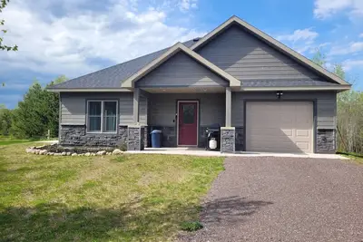Image de Guest house w heated garage/fiber internet near Mtu