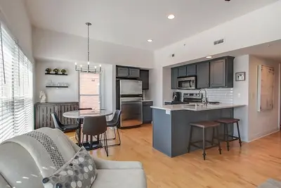 Very Nice 2 bed\/2bath in Fabulous location! ! ! !