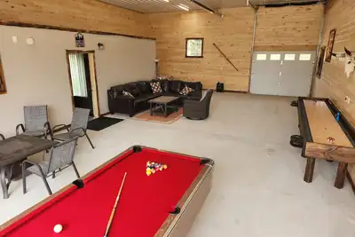 Image de Barndominium \"Knotty Pines Cabin\", Minutes from Orv Trails.
