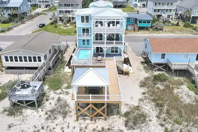 Image de Waves of Joy: Oceanfront Home with Elevated Pool and Elevator