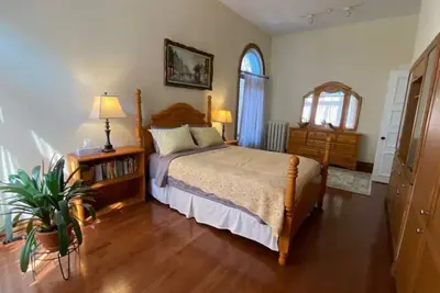 Charming 3bd heritage home in prestigious Westmount