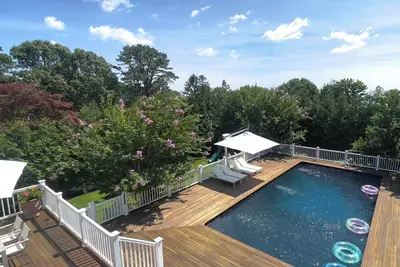 Image de Beautiful Home Close to Shinnecock Bay, Private Pool, Sauna