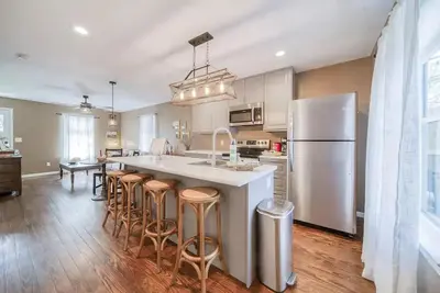 Image de Cozy Cottage on Historic Route 66, minutes away from Wineries & Restaurants.