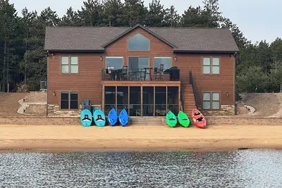 Image de New Beach House on Private Lake with Game Room