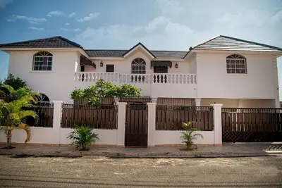 Image de Cozy spacious entire Home located in a great area.