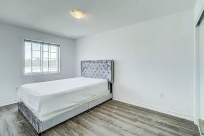 Image de Beautiful furnished 3 bedroom townhouse in Barrie