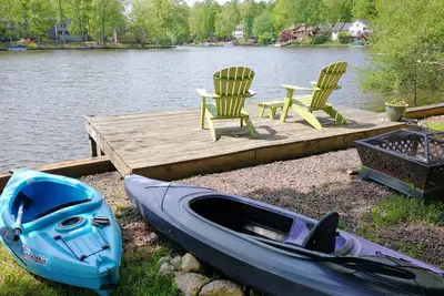 Image de Life on the Lake. Enjoy the peace and kayaks.
