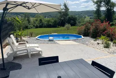 Image de maison neuve, climatisée au 1er étage avec piscine privée, calme