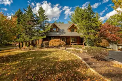 Image de 5 Star Cabin Luxury Ammenities W/Pool Htub close to Wine Trail, Hiking, Fishing