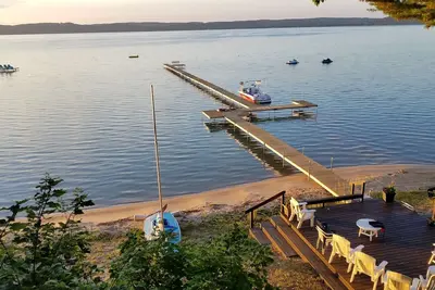 Image de Tonawathya - Spacious Lakefront Gem, Pvt Beach, Dock & Location Near Glen Arbor