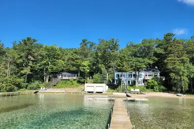 Image de Spacious Lakefront Retreat w/ 2 Homes, Private Beach, Docks & Amazing Location