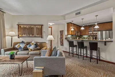 Image de ~This is Canmore Living~ Pool, Hot Tub, Quiet End Unit, 2 King Beds, Walk to Dt