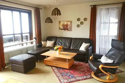 Image de Ferienwohnung 58 qm mit Einem Separaten Schlafzimmer und Balkon